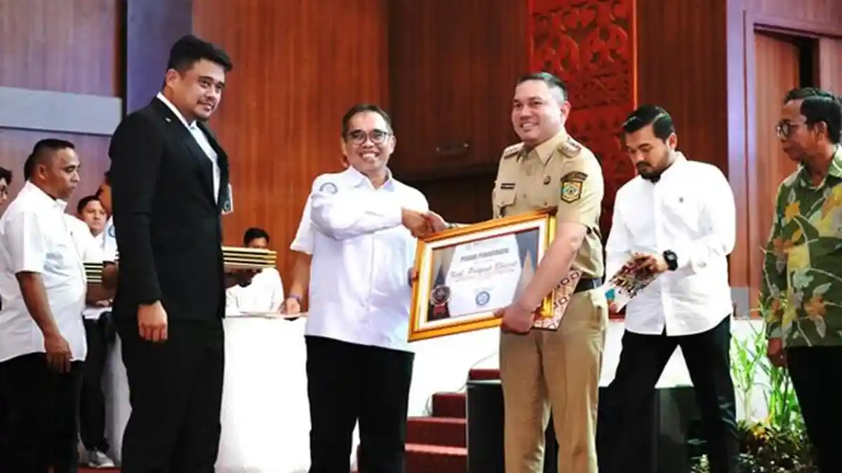 PAKPAK BHARAT Raih Penghargaan Kabupaten Universal Health Coverage Prioritas Sumatera Utara