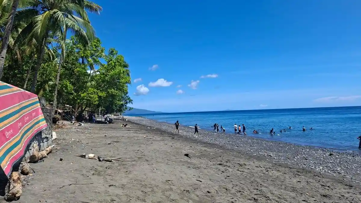 Pantai Ria Kolongan Beha Sangihe Ramai Pengunjung, Termasuk Destinasi Favorit Warga Buat Liburan
