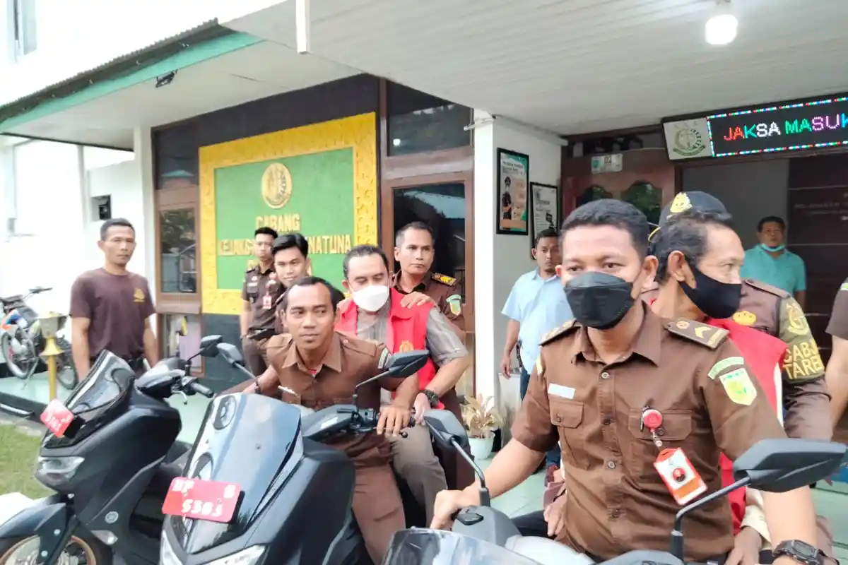 2 Tersangka Korupsi Dana Hibah FPK Bakal Tempuh Jalur Laut Belasan Jam untuk Bisa Sidang