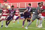 foto-saat-pemain-rans-nusantara-duel-dengan-pemain-madura-united.jpg