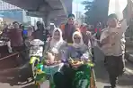 Anggota-DPRD-Makassar-Andi-Akbar-mengayuh-becak-ke-Kantor-DPRR-Makassar.jpg