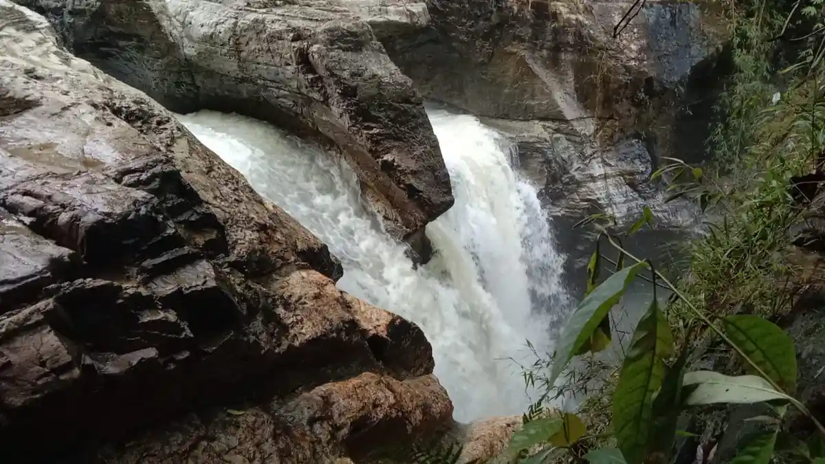 Korban Terbawa Arus dan Tenggelam di Air Terjun Cunca Wulang Belum Ditemukan