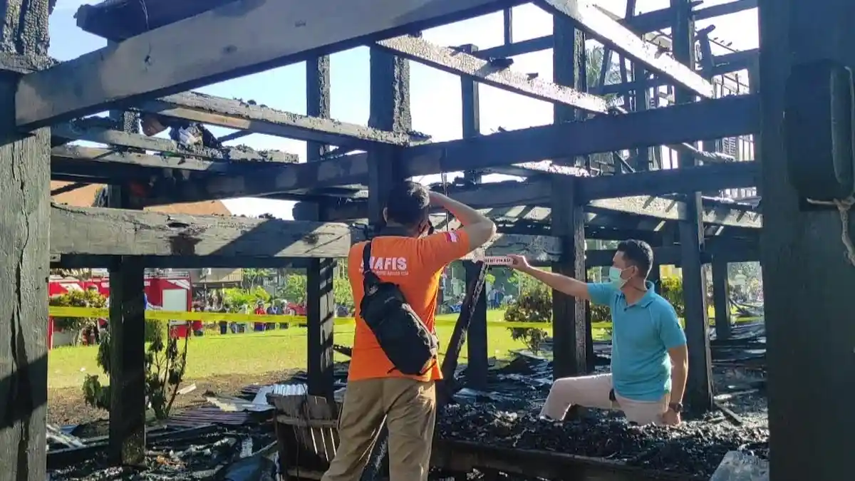 Rumah Adat Bola Soba Bone Terbakar, Polisi Masih Selidiki Penyebab Kebakaran