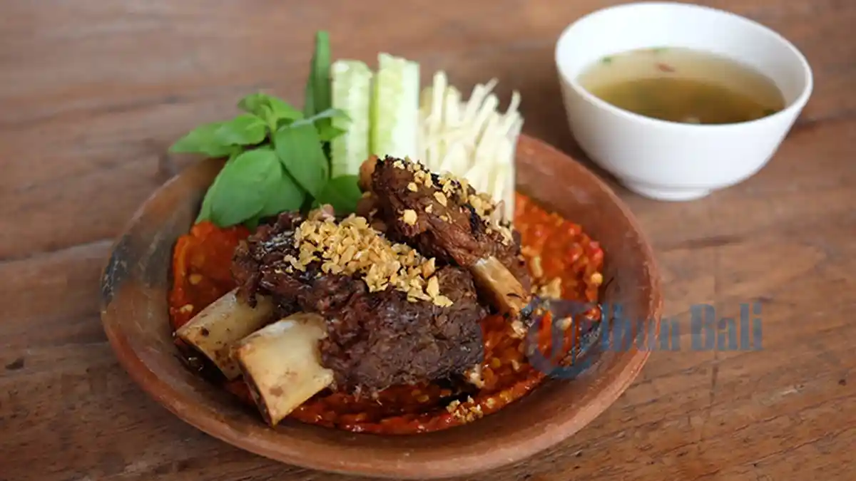 Iga Panggang Penyet Lembut dan Gurih Jadi Pilihan Kuliner di Dewi Sri Kuta
