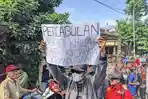 Warga-yang-tergabung-dalam-Aliansi-Santri-Pati-untuk-Demokrasi.jpg