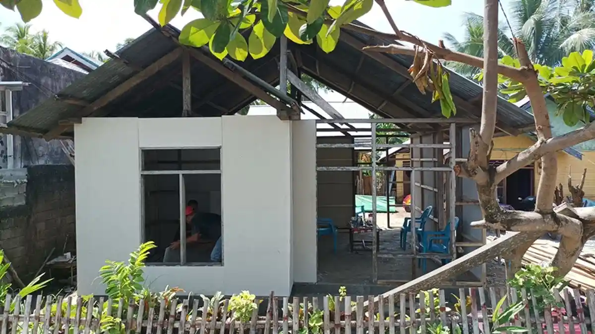 Nenek Soro Warga Bolsel Bahagia Rumahnya di Rehab