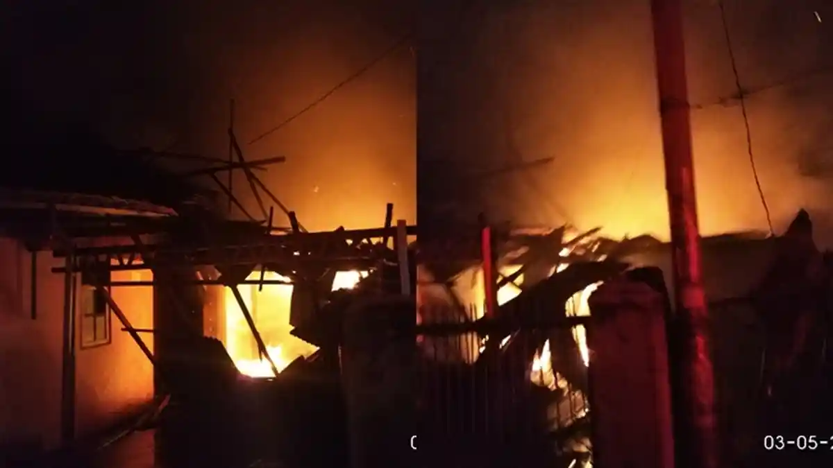 Kebakaran di Dendengan Luar, Pemilik Rumah Meratap Sambil Pegang Kepala: Cepat Sekali Apinya