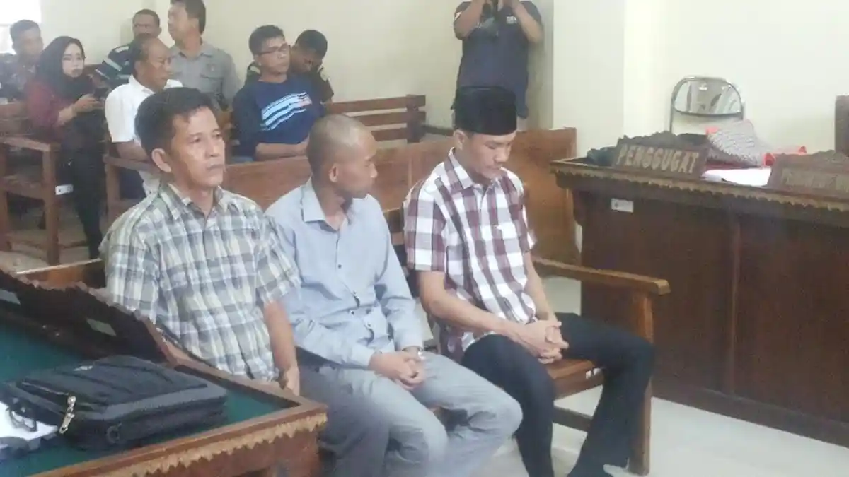 Korupsi Uang Pajak Mobil, Tiga Pegawai Samsat Dituntut Berbeda