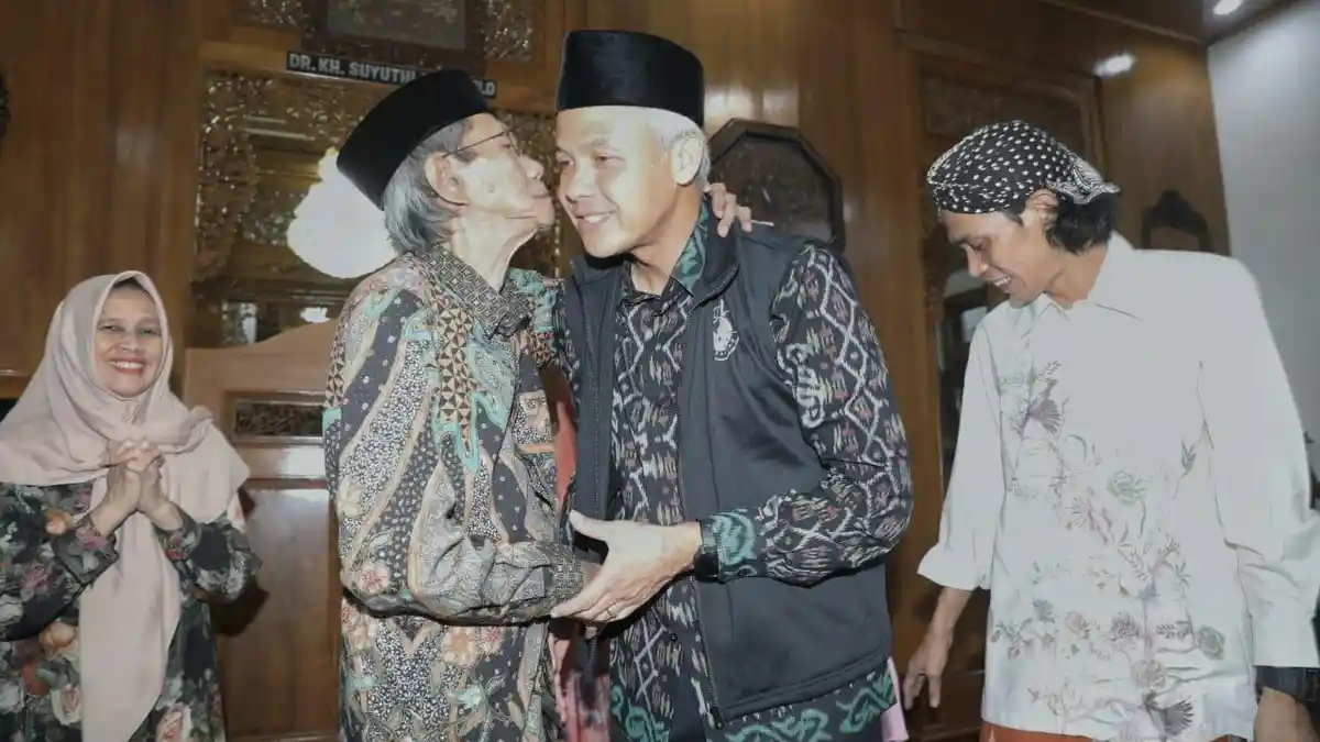 Datang ke Ponpes Manbaul Hikmah di Kendal, Ganjar Pranowo Bahas Komunikasi Sambel Terong