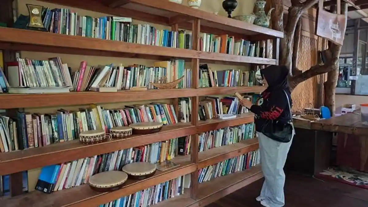 Wisata Kalsel: Rumah Talipuk HSU Juga Ada Perpustakaan, Pengunjung Bisa ...