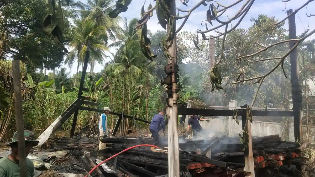 Balai Pengajian di Meunasah Mesjid Lhoknga Terbakar
