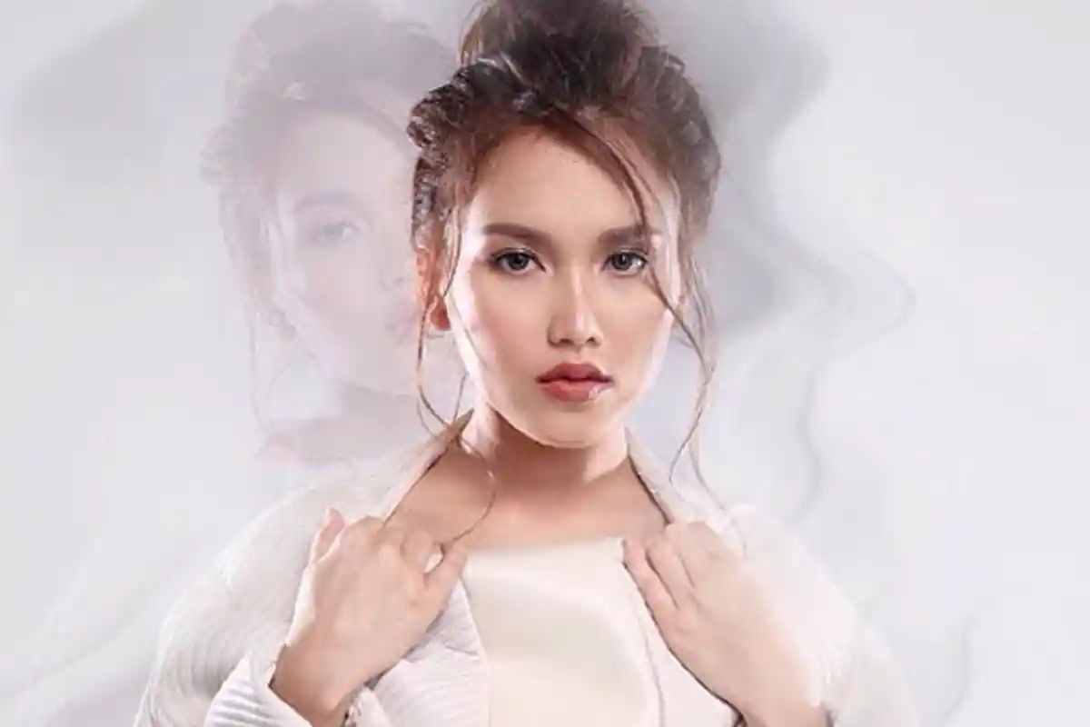 Beredar Foto Ayu Ting Ting Pakai Seragam Sekolah, 3 Kancing Atasnya Dibuka, Netizen: Dikata Gede!