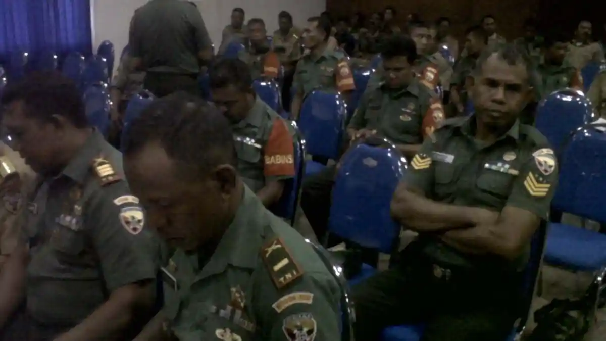 Anggota TNI di Ende Ikut Sosialisasi Listrik