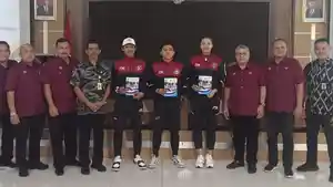 Penyerahan-bonus-kepada-para-atlet-Jateng-yang-berprestasi-di-SEA-Games-2023-Kamboja.jpg