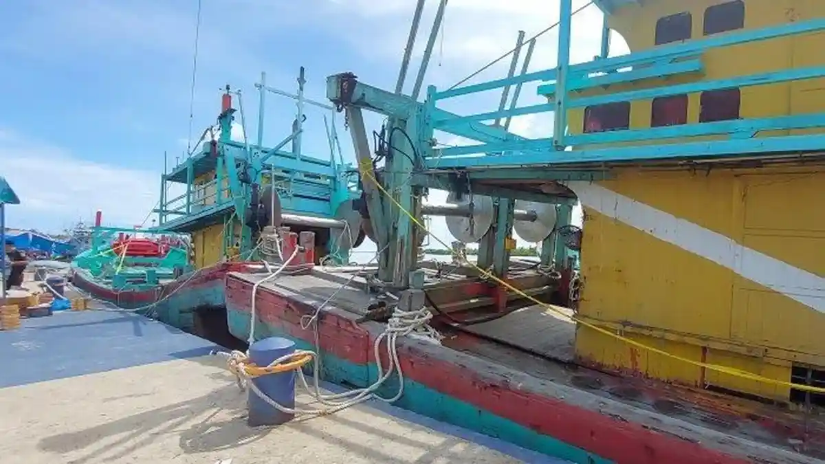 Terlibat ‘Illegal Fishing’, Tiga Kapal Asing Dibakar di Laut Langsa
