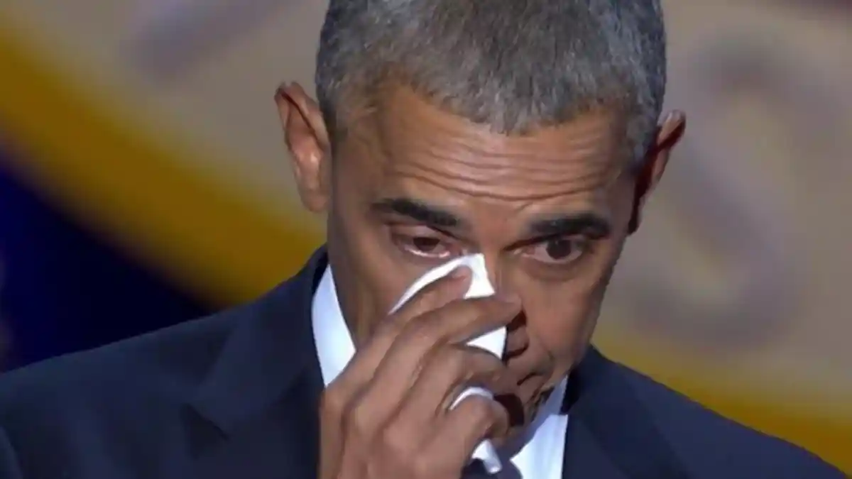 Ketika Barack Obama Tak Kuasa Menahan Air Matanya