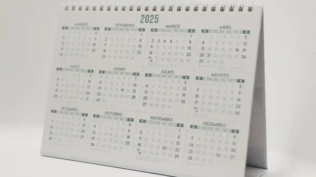 Kalender 2025: Jadwal Long Weekend Sepanjang Tahun, Siapkan Waktu untuk Liburan dan Cuti Bersama