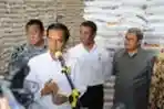 Dampingi Jokowi, Mentan Amran Operasi Pasar Raskin dan Gula