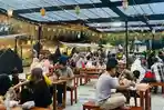 Suasana-berbuka-puasa-di-Kampung-Ramadan-Kota-Mataram.jpg