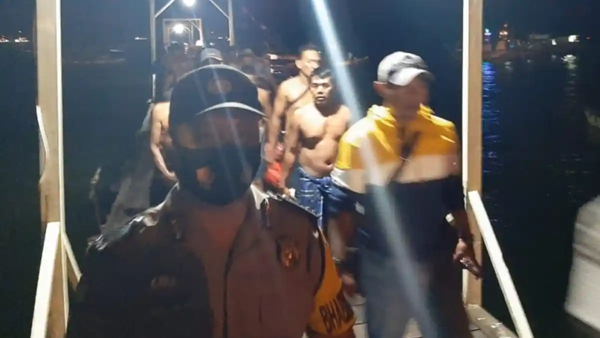 Kisah 23 ABK Selamat dari Kapal Tenggelam di Teluk Semaka: Mustahil Selamat, Tapi Saling Menguatkan