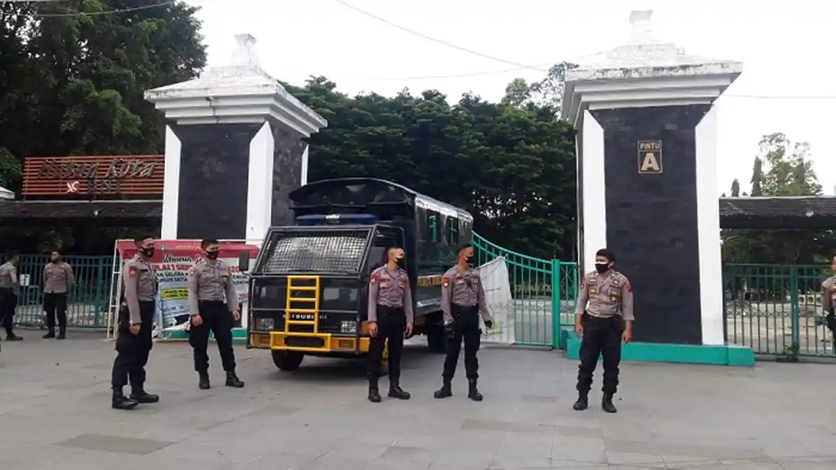 Pembukaan Piala Menpora di Solo, Begini Kondisi Seputar Stadion Manahan, PKL Masih Boleh Berjualan