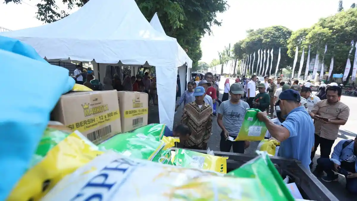 Tiap Hari Pemkab-Bulog Banyuwangi Gelontor 10 Ton Beras untuk Operasi Pasar