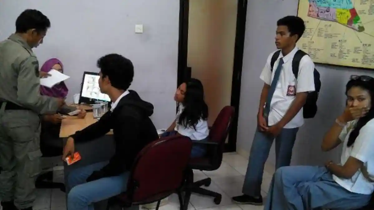 Empat Pelajar Terjaring Satpol PP Kecamatan Menteng di Situ Lembang