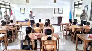 Polres-Rote-Ndao-goes-to-school.jpg