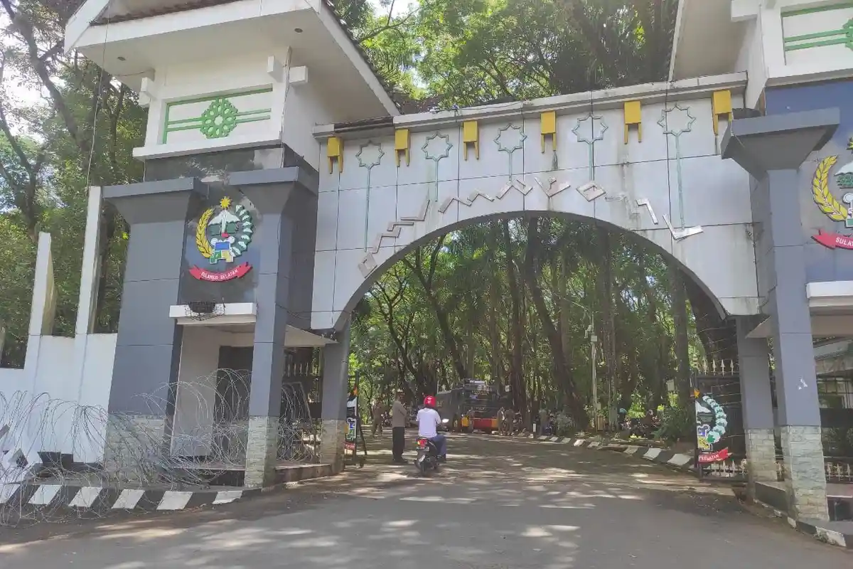 Jelang Aksi Unjuk Rasa, Puluhan Personel Gabungan Siaga di Kantor Gubernur Sulsel