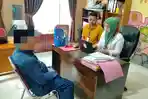 Tersangka-SA-di-Periksa-Penyidik-Unit-PPA-satreskrim-polres-Kepahiang.jpg