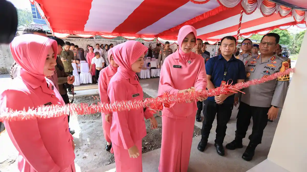Jelang Purnatugas, Kapolda Maluku Utara Resmikan Rumah Dinas untuk Personel