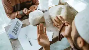 20260310-Ilustrasi-umat-serahkan-zakat-fitrah.jpg