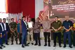 La-Ode-Darwin-Tak-Hadir-Ali-Basa-Datang-Sendiri-Terima-SK-Penetapan-Bupati-Wakil-Bupati-Muna-Barat.jpg