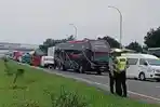 Arus Mudik Membludak! Polisi Mulai Buang Kendaraan di Tol Plumbon, One Way Siap Diberlakukan