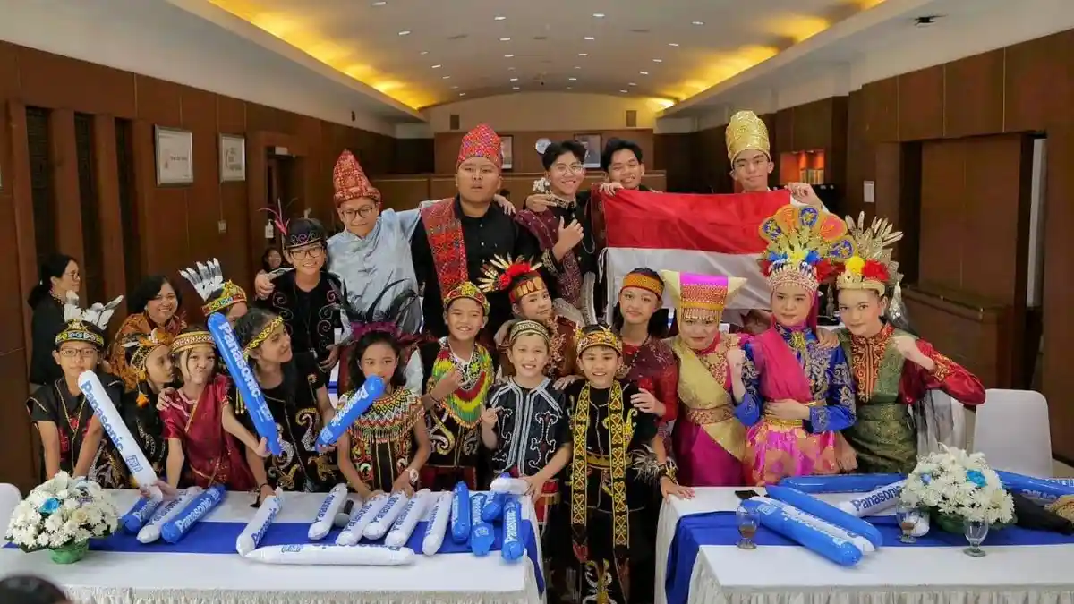 SMP Labschool Kebayoran dan SD Regina Pacis Bogor Juara Dunia KWN Global Summit 2023