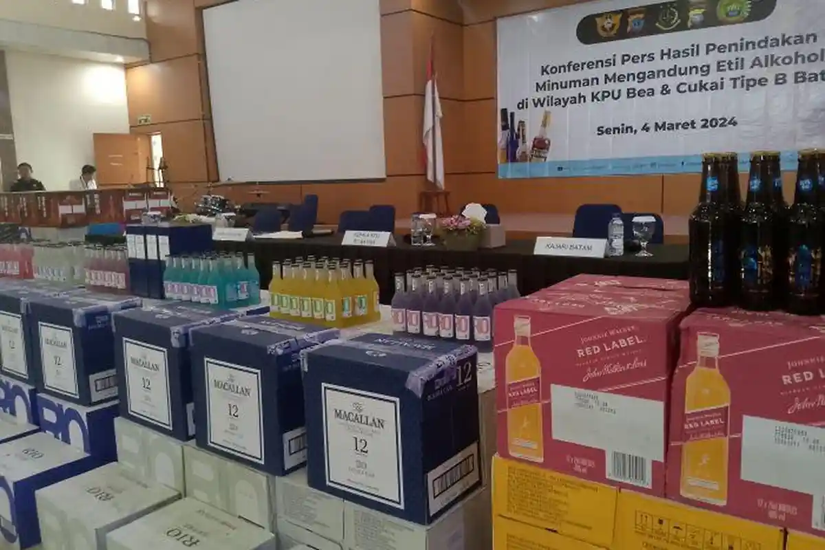 Bea Cukai Batam dan Kapolda Kepri Ekspos Mikol Ilegal Modus Palsukan Dokumen