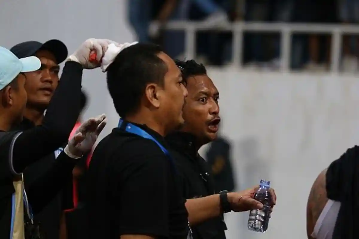Laga PSIS vs PSS Rusuh, CEO PSIS Yoyok Sukawi Terima 8 Jahitan di Kepala