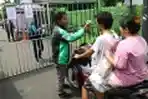 pembatasan-akses-permukiman-guna-cegah-penyebaran-covid-19_20200331_170431.jpg