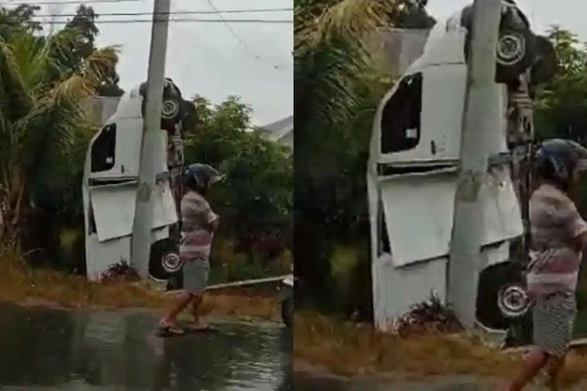 Mobil Mini Bus di Konawe Sulawesi Tenggara Kecelakaan Tunggal, Hantam Tiang Listrik Nyaris Terbalik