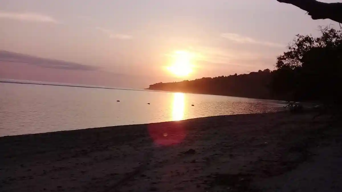 Wisata NTT, Pesona Pantai Doreng Flores, Tempat Menikmati Sunset dan Pasir Putih