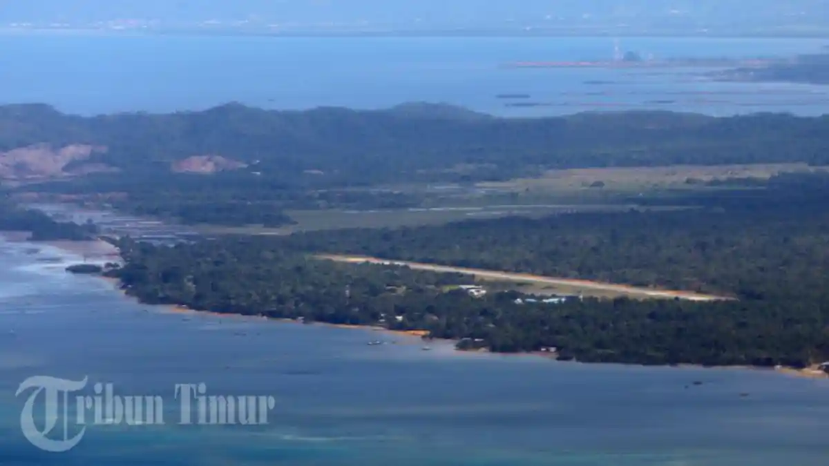FOTO: Landasan Pacu Bandara Sangia Nibandera Kolaka Bakal Ditambah - bandara-sangia-nibandera-kolaka-yang-terekam-dari-jendela-pesawat-saat-take-off-2.jpg