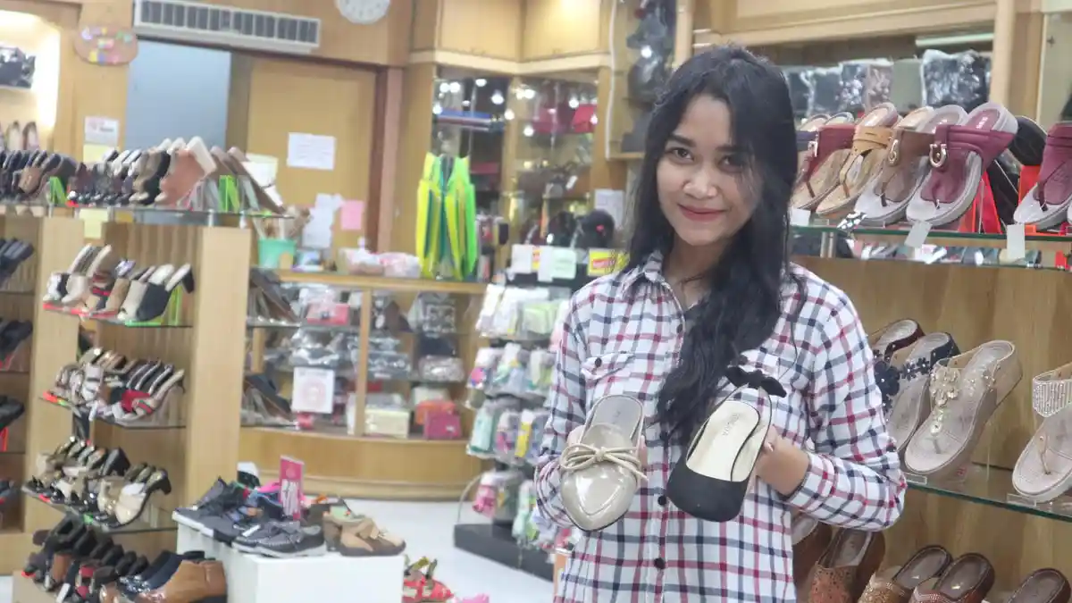 Sendal Sepatu Mulai Rp 100 Ribu di Cacaya Sungai Saddang