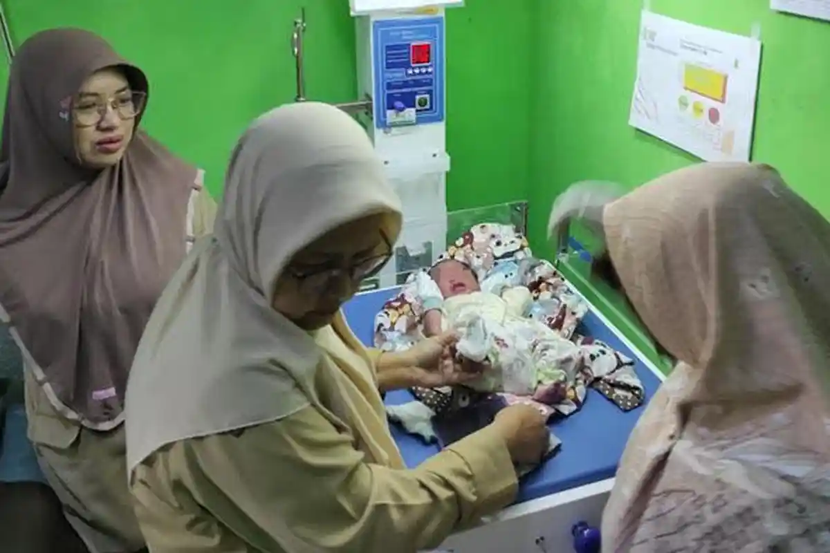 Fakta Baru Penemuan Bayi dalam Kardus di Jombang, Lahir Dibantu Nakes Profesional sebelum Dibuang