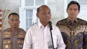 Dirjen-Perikanan-Budidaya-KKP-RI-Tb-Haeru-Rahayu-tengah.jpg