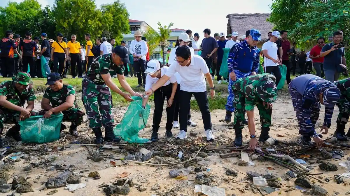 Bupati Adi Arnawa Tegaskan Komitmen Pemkab Badung Jaga Kebersihan Pesisir Secara Berkelanjutan