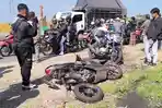 Kecelakaan di Jalur Pantura Cirebon, Motor Pemudik Masuk Kolong Tronton, 4 Motor Lain Ikut Tumbang