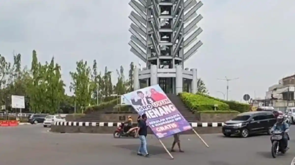Tim Isro-Uyun Laporkan Temuan Hilangnya APK ke Bawaslu Cilegon