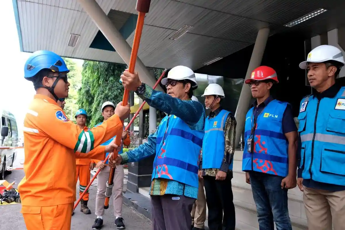 Tingkatkan Keandalan Jaringan 20 kV di Sulselrabar, PLN Resmikan Tim PDKB di Bulukumba dan Bone