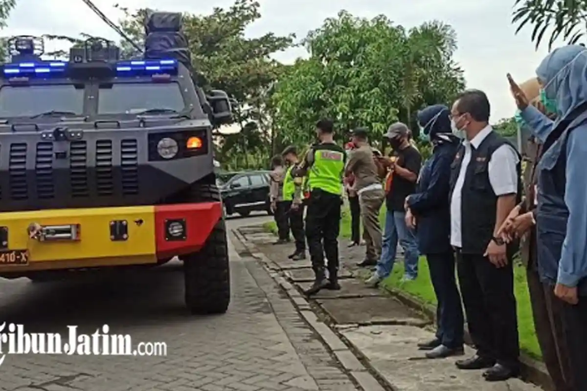 Diberangkatkan Gubernur Khofifah, Vaksin Covid-19 Tahap 2 dalam Perjalanan ke 38 Daerah Jatim