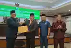 DPRD Tarakan Serahkan Rekomendasi LKPJ Wali Kota 2025, Tekankan Poli Puskesmas 24 Jam Direalisasikan